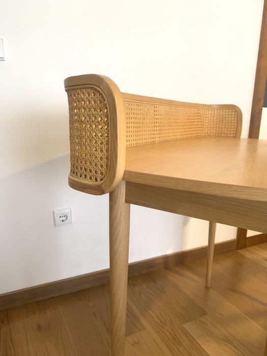 Secreatária com gaveta