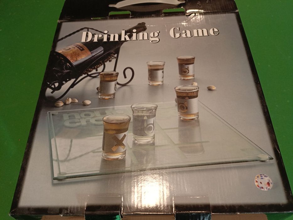 Drinking  game. Alkoholo tic-tac-toe