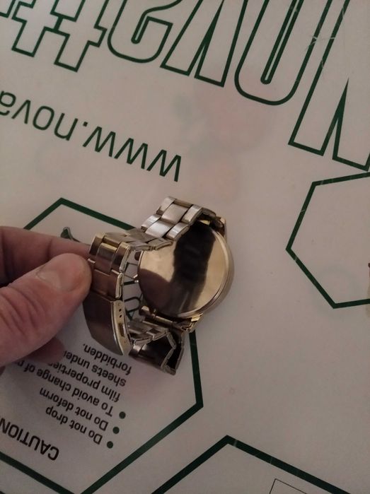 Продам часы наручные