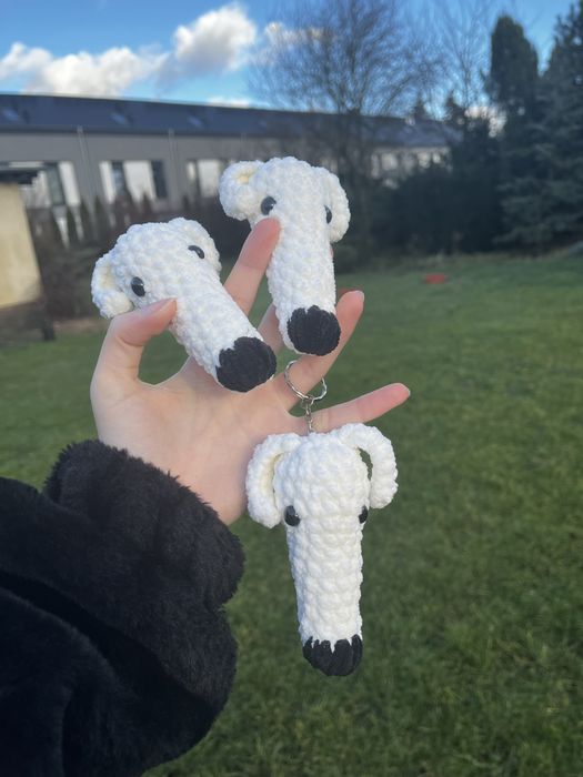 Maskotka/brelok borzoj chart piesek na szydełku