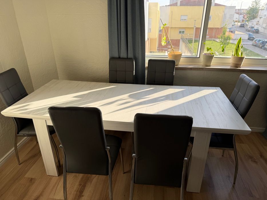 Mesa de jantar extensiva