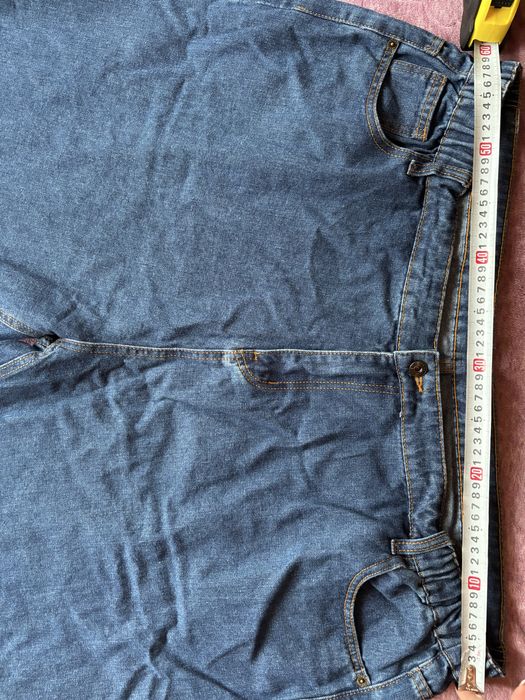 Jeansy w rozmiarze 48