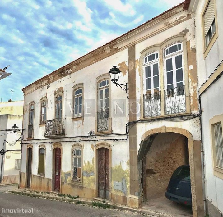 Algarve, Lagoa para venda, edifício histórico com apartamento T2 e zon — Lagoa E Carvoeiro, Faro