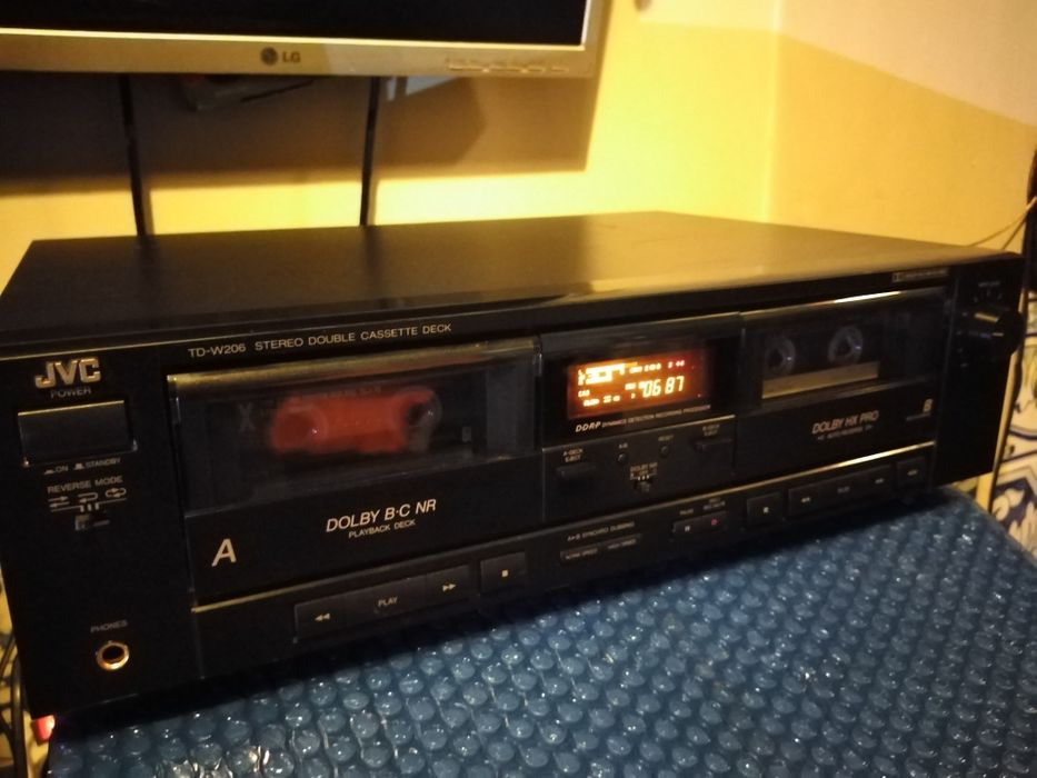 JVC Auto-Reverse Dual-Cassette Deck64284461686657120
