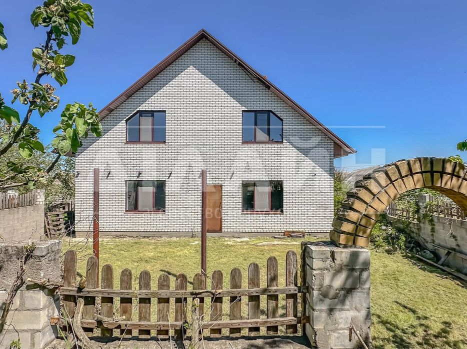 Новий будинок з гарним краевидом. Правий берег