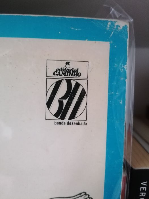 A direita de cara à banda (desenhada)