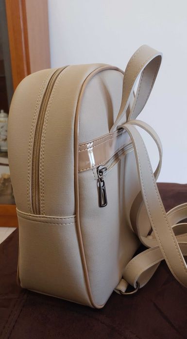 Mochila pequena para senhora