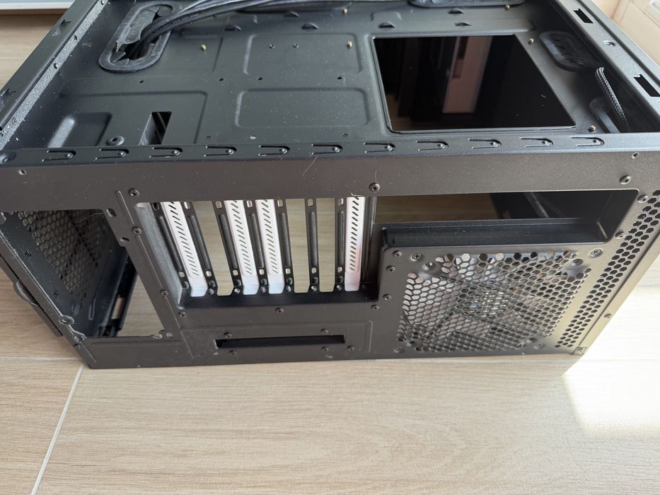 Caixa ATX Fractal R5 Design + leitor/Gravador CD/DVD