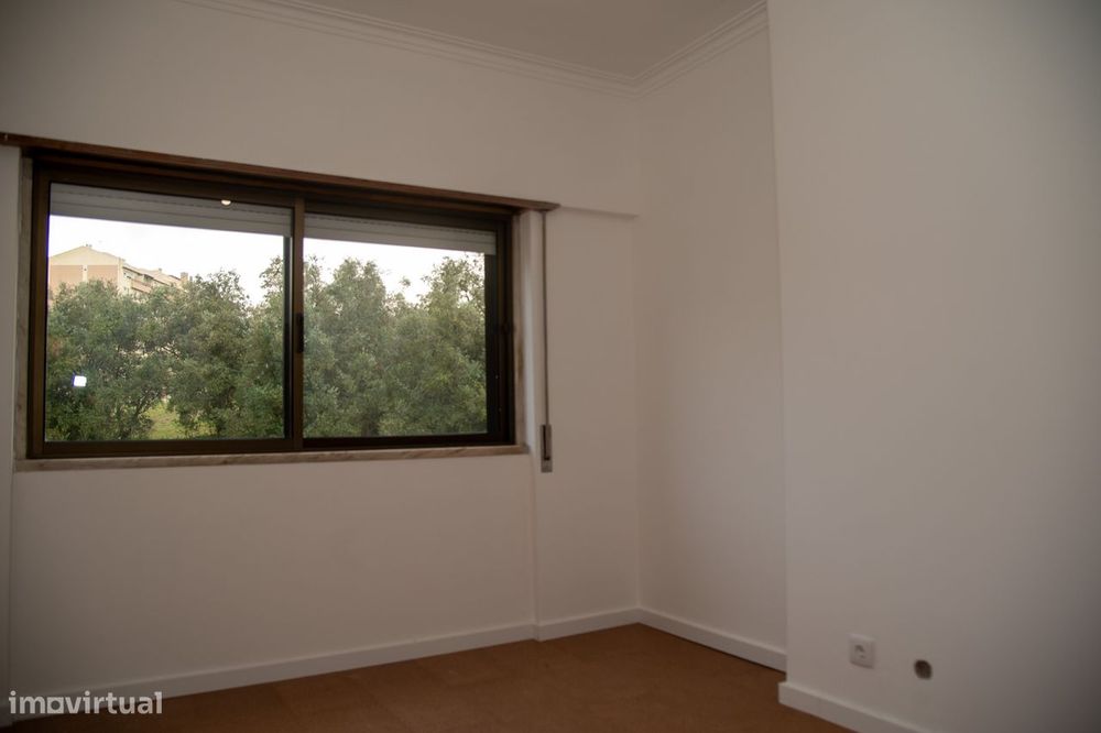 T2 com Terraço Grande, Garagem e Elevador