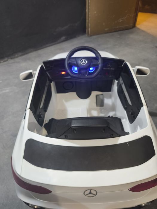 Carro Mercedes elétrico Criança