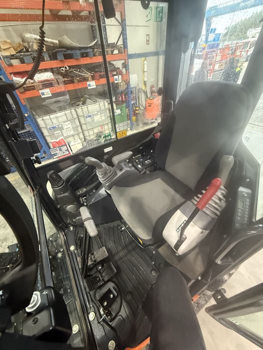 Escavadora Hitachi ZX26U - como nova!!