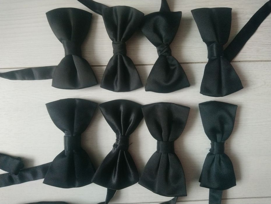 Метелик бабочка чорний