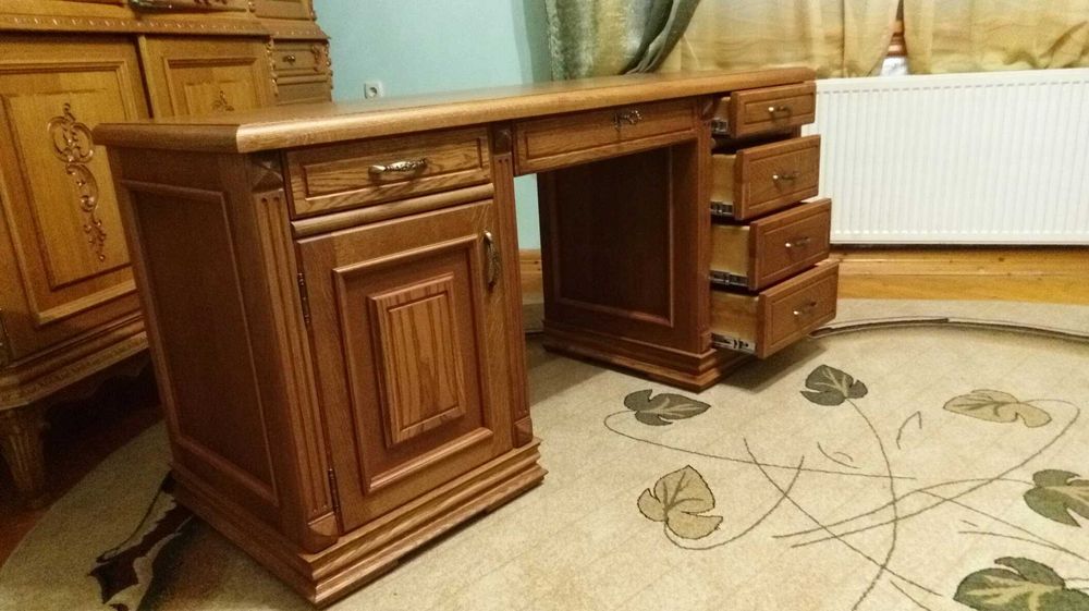 Стіл кухонний з дерева