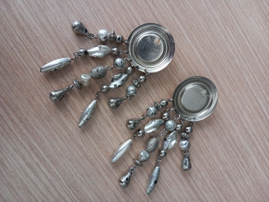 Brincos compridos e leves