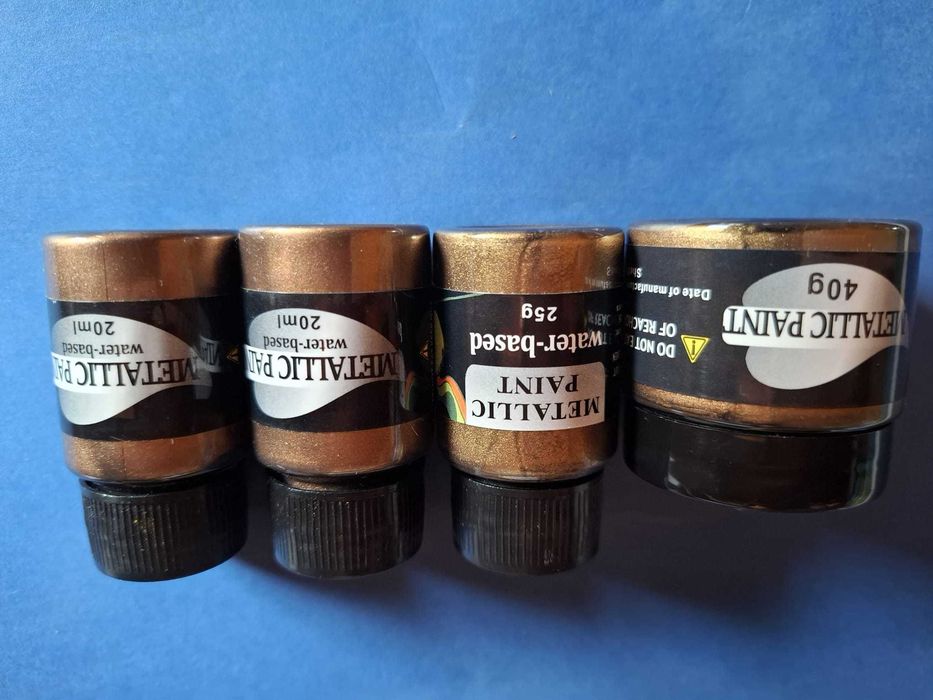 Tinta de cor ouro
