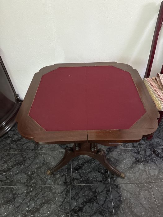 Mesa de jogo madeira e veludo