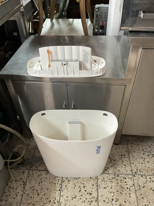 Caixote lixo com abertura eletrica