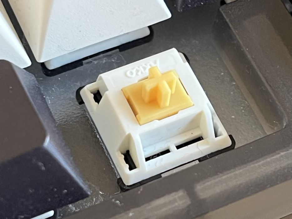 Teclado KBD67 Lite R4 Transparent + NovelKeys Olivia Keycaps