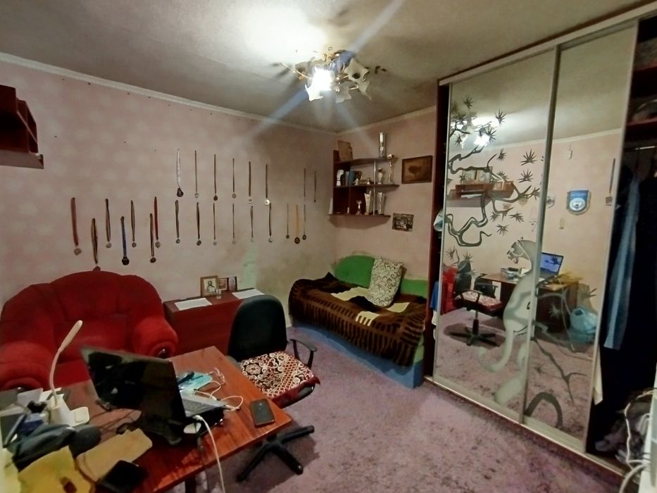 Продається просторий будинок 123м² на два окремих житла 6 cоток р-н Лиса Гора. Автономне опалення  і всі необхідні комунікації. Гараж на 2 автомобілі