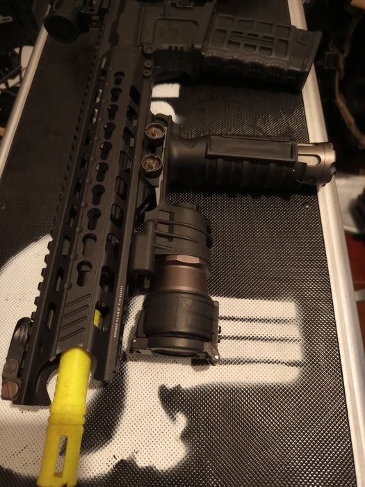Airsoft réplica + acessórios.