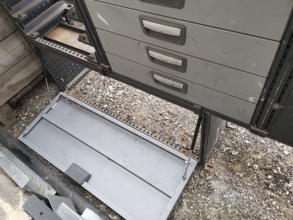 Szafka serwisowa do samochodu