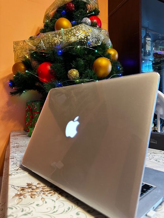 Продам MacBook Air 13" 2017 Intel i5 8GB RAM SSD 256GB доглянутий стан