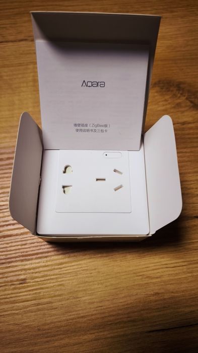 Умная розетка Xiaomi Aqara Wall Outlet Socket (QBCZ11LM)
