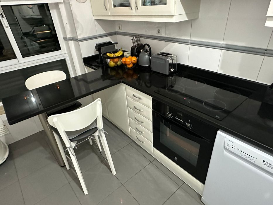 Cozinha usada em bom estado de conservação