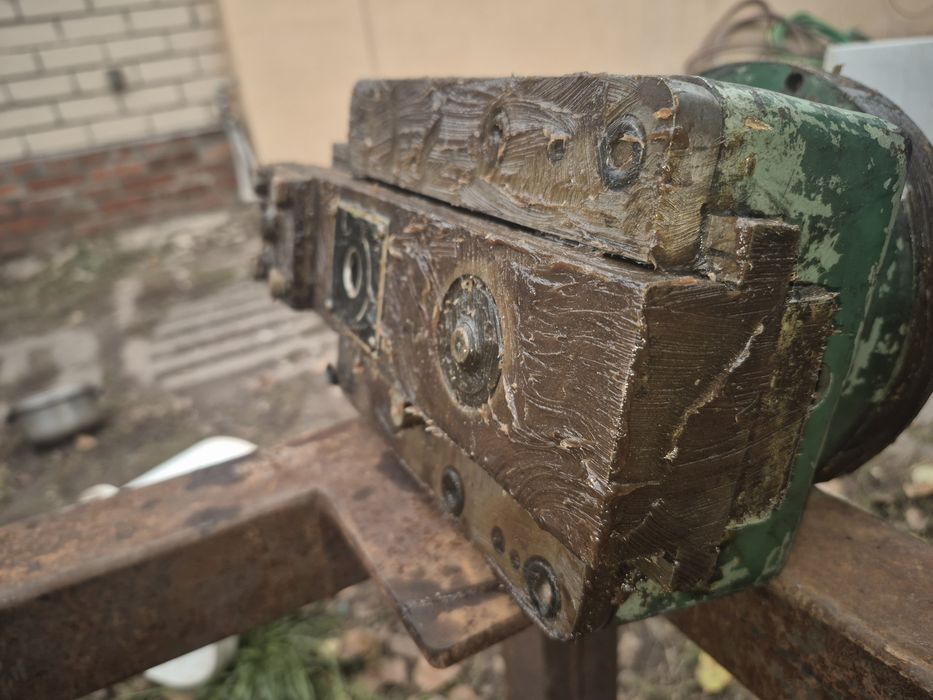 Долбежная голова 675  Синусный поворотный стол