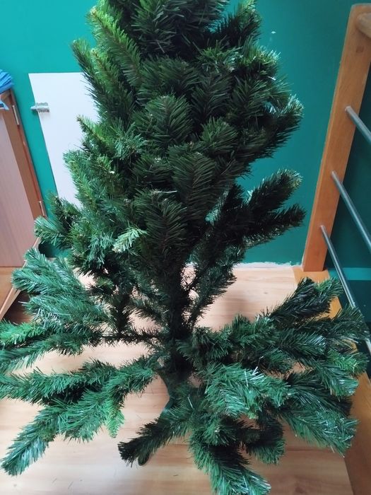 Sztuczna choinka 160 cm ze stojakiem