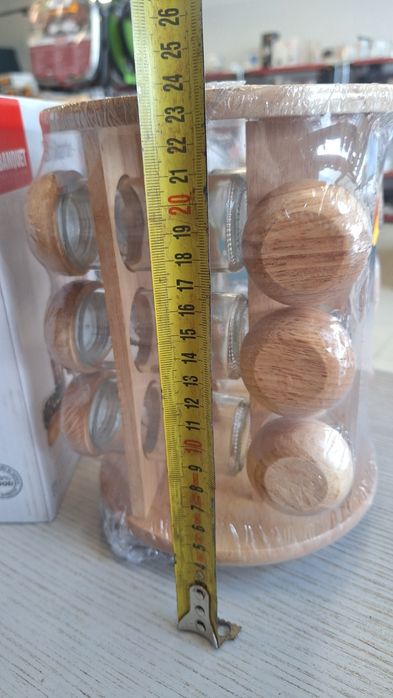 Przyprawnik obrotowy na 12 przypraw w drzewa kauczukowego