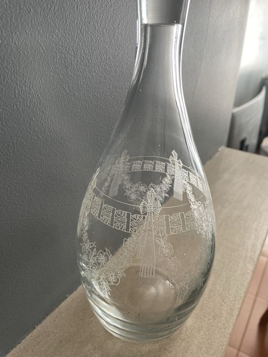 Garrafa de cristal lapidada à mão