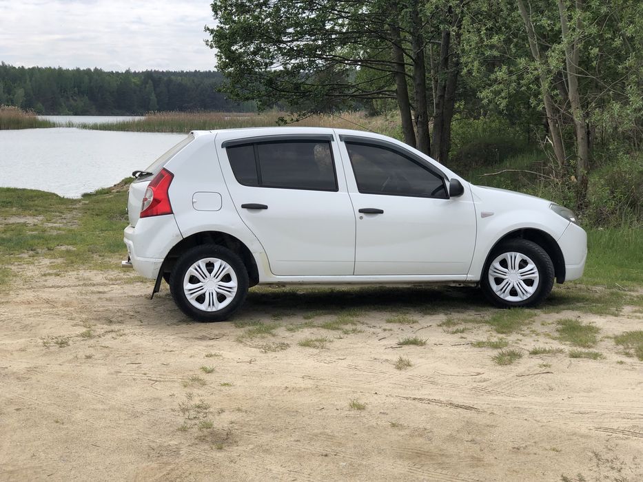Продам Dacia Sandero 1.2 2011 рік