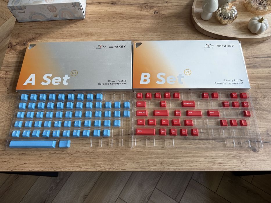 Ceramiczne keycapsy do klawiatury CERAKEYS czerwone + niebieskie