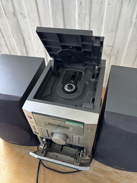 Wieża Sharp XL-530H.