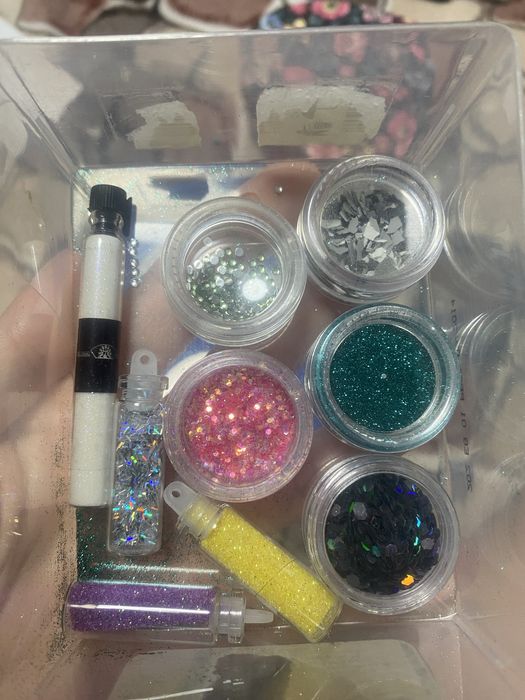 Стрази і глітер для нейларту