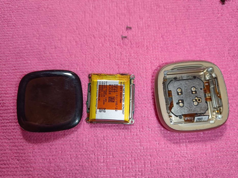 Смарт годинник Fitbit versa 3 на запчастини FB511, FB512