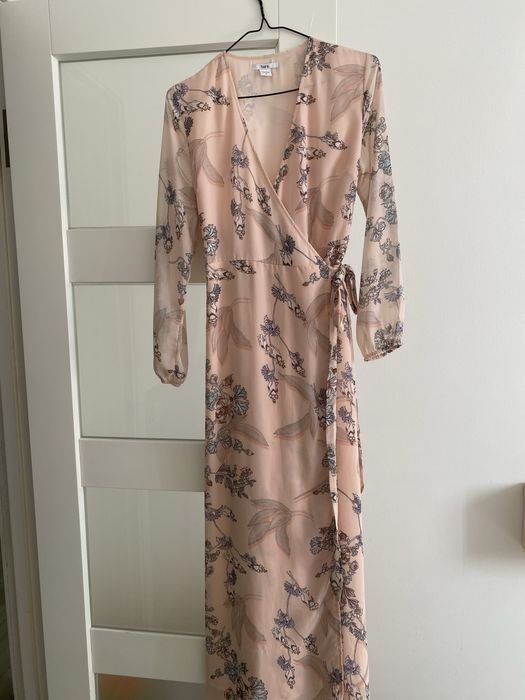 Рожева сукня міді