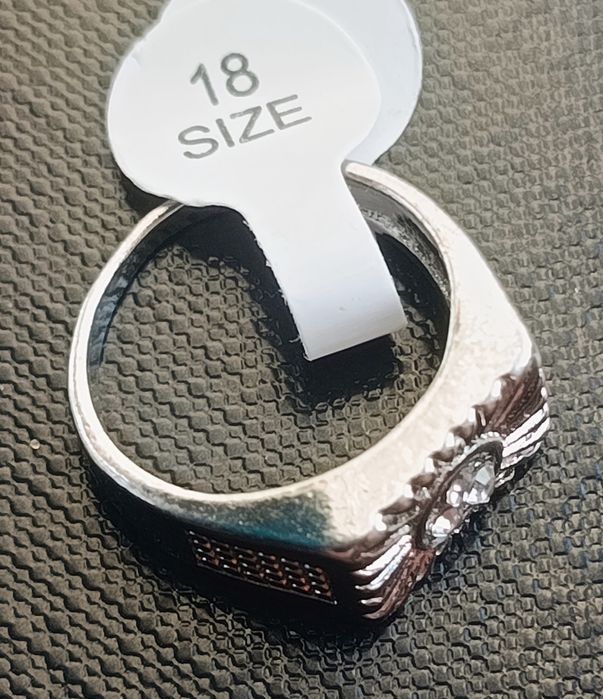 Перстень з каменями