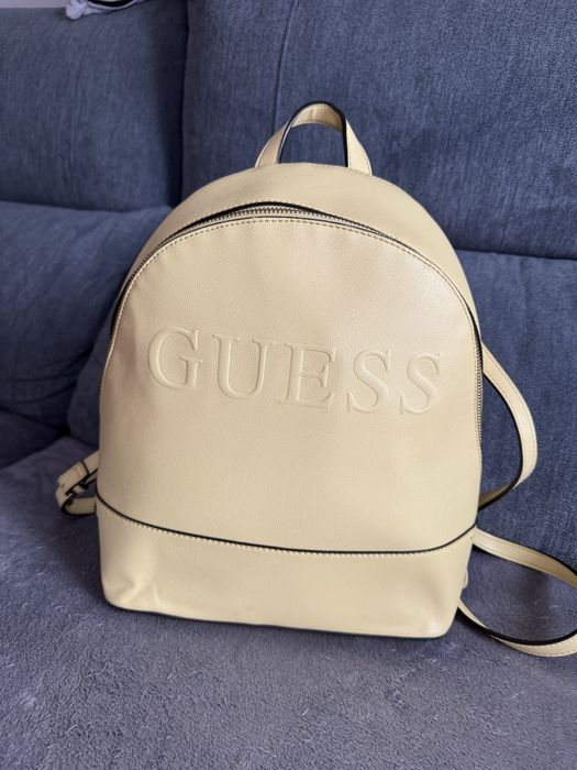 Vendo mochila da Guess em muito bom estado