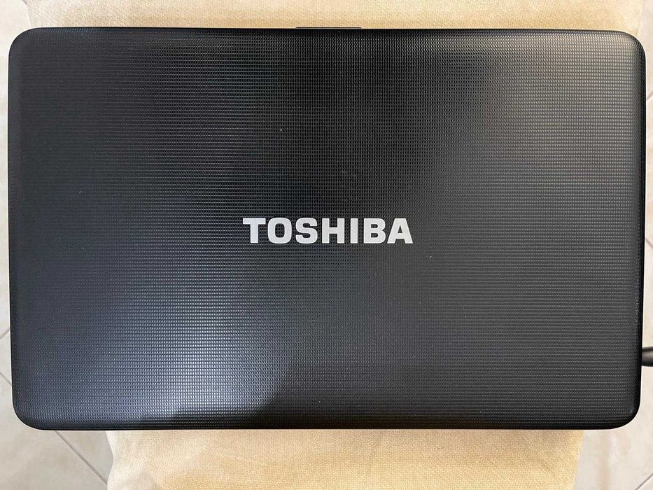 Portátil Toshiba 15.6" com Linux Mint – rápido, limpo e como novo