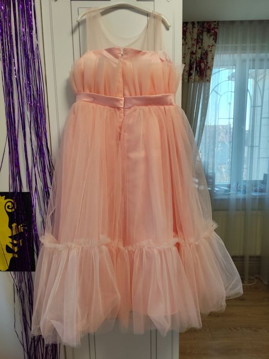 Нарядное платье для девочки р.134-140