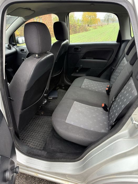 Ford Fiesta_2003r_1.3 benzyna_Nowy Przeglad i OC