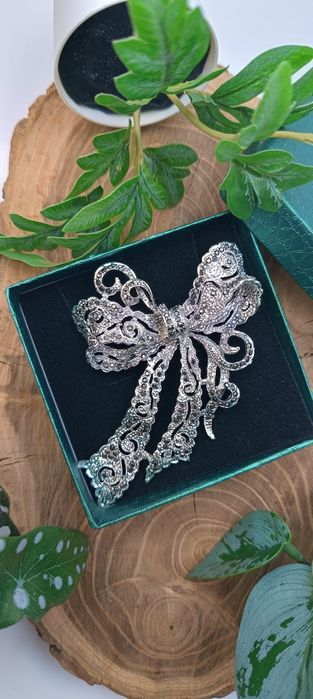 Nowa bardzo duża ekskluzywna broszka wisiorek ażurowa kokarda + gratis