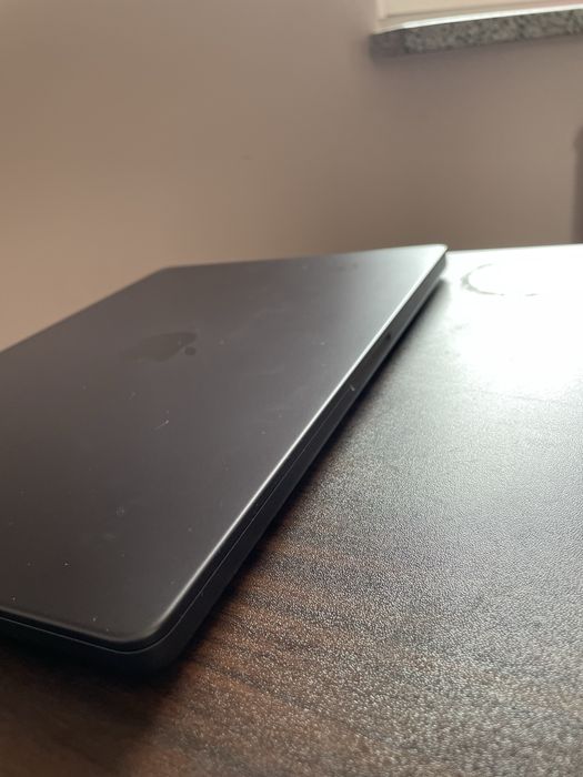 Macbook m5 pro jak nowy / 1TB / 16 GB ram/ Zakupiono w 2026 roku