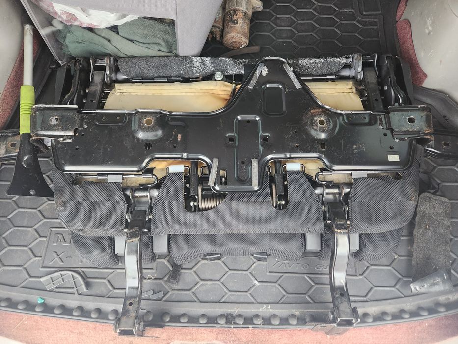 Задній ряд сидінь аутлендер хл