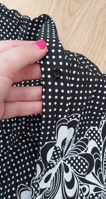 Blusa preta e branca. 100% algodão. Tamanho M