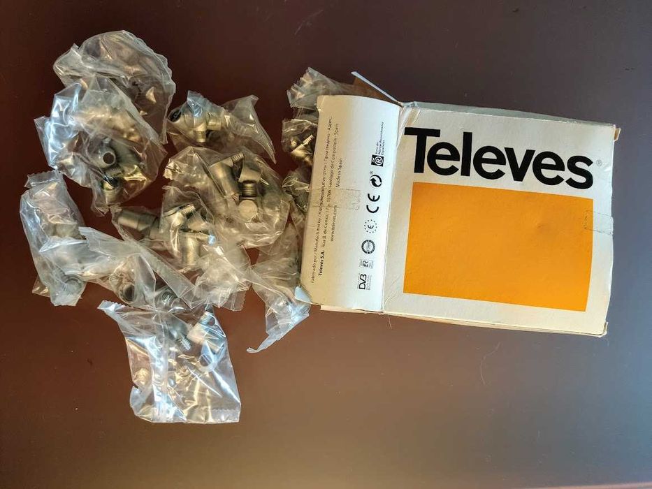 RG6 Coaxial Cable and Compression Connectors, TV Splitters63825519509761124