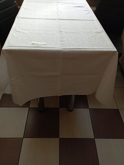Obrus  damasowy biały 110 cm x 154 cm