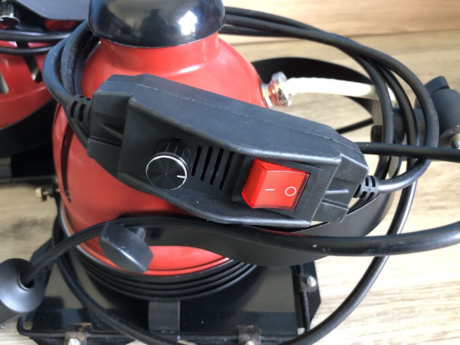 Dois projetores de luz de 150W